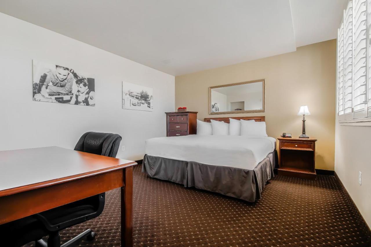 Lions Gate Hotel McClellan Room photo